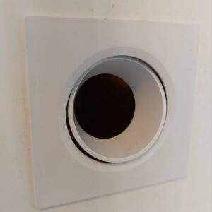 Spot PVC LEVIRO White